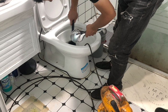 海尾镇疏通下水道