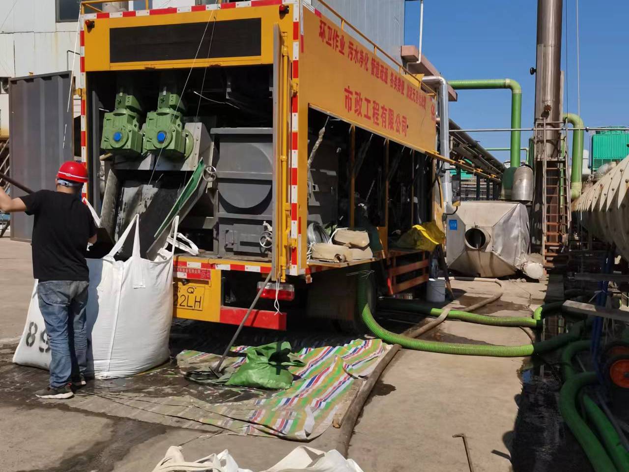 海尾镇淤泥压干处理